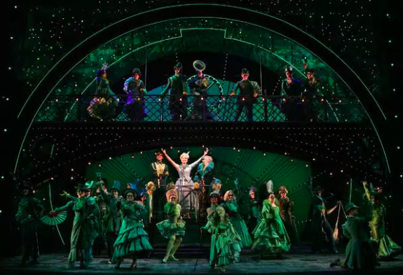 Wake Up With BWW 2/25: THE MINUTES Begins Previews Tonight, and More! Image