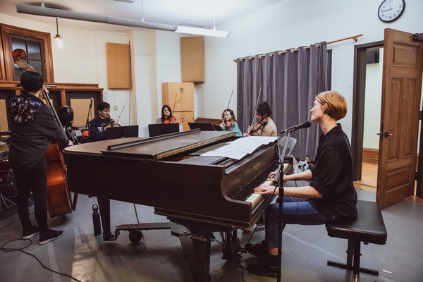 Photo Flash: Inside Rehearsal For Mackenzie Shivers' Feinstein's/54 Below Debut SHIVERS & STRINGS: THE UNKINDNESS Image