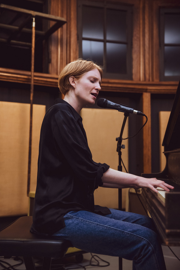 Photo Flash: Inside Rehearsal For Mackenzie Shivers' Feinstein's/54 Below Debut SHIVERS & STRINGS: THE UNKINDNESS Image