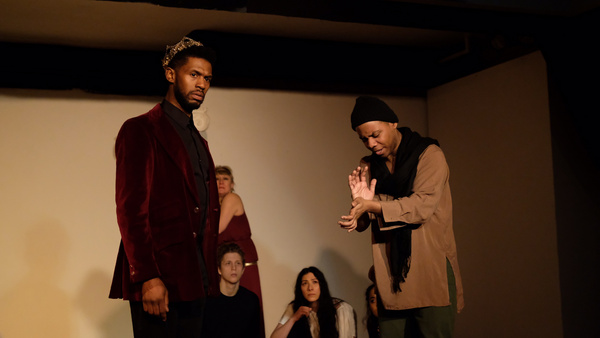 Bad News in Thebes    DeAngelo Kearns as Oedipus   Andr s Martinez as The Messenger   Photo