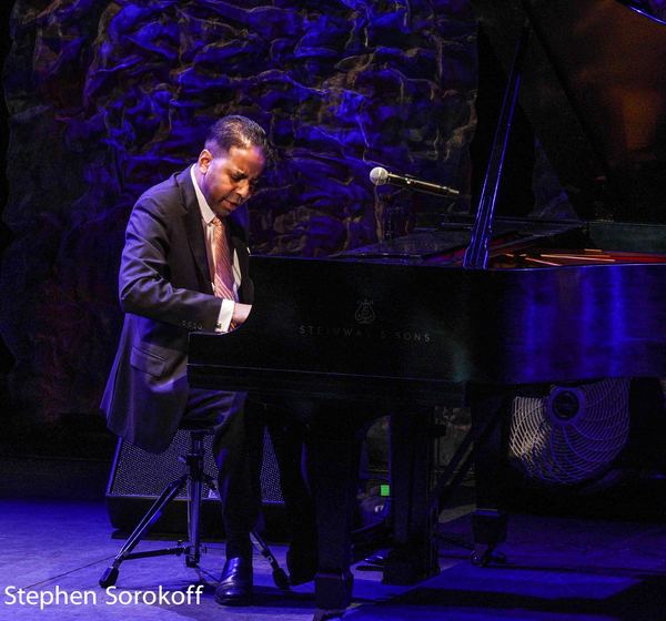 Photo Coverage: Loston Harris Plays the Kravis Center Image