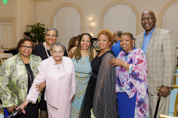 Leslie Gray Streeter & Family Photo