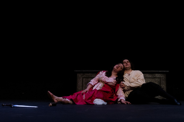 Juliette (Rachel Eve Holmes) and Rom o (Michael Vavases)  Photo