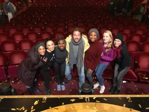 Wake Up With BWW 3/9: MRS. DOUBTFIRE Begins Previews Tonight, and More! Image
