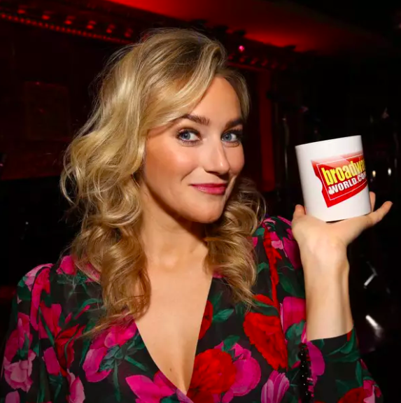 Wake Up With BWW 3/9: MRS. DOUBTFIRE Begins Previews Tonight, and More! Image