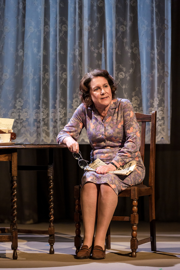 Photo Flash: Jan Ravens and Julia Watson in TALKING HEADS at Watford Palace Theatre  Image