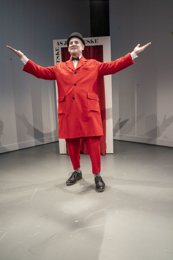 Photo Flash: First Look at Parallel Exit's THE ARTIST WILL BE WITH YOU IN A MOMENT Image