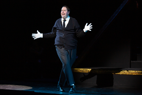 Photo Flash: New Images From CHICAGO National Tour Image
