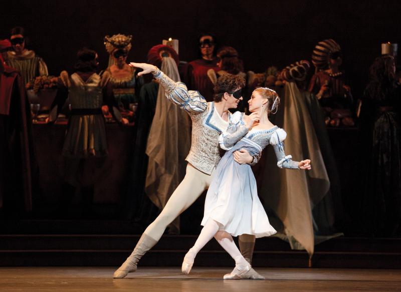 Review: ROMEO AND JULIET swaps iconic dialogue for emotive movement in gorgeous National Ballet of Canada production 