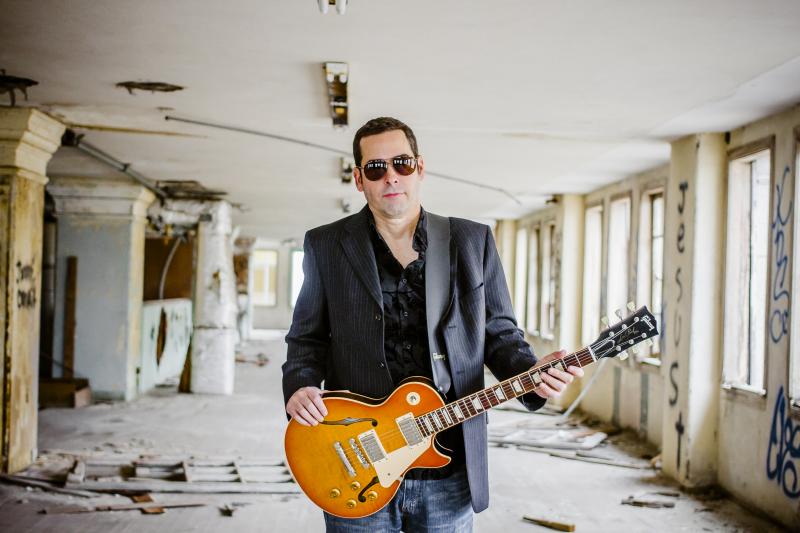 Interview: Albert Castiglia Releases Live Album, 'Wild and Free' Image