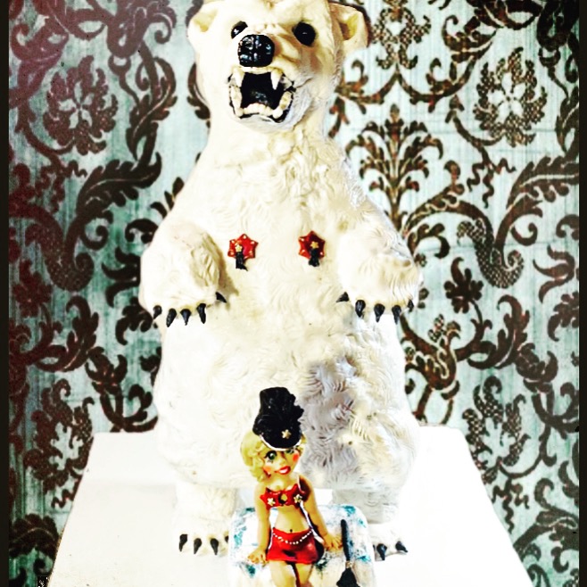 Interview: At Home With Jen Houston Image