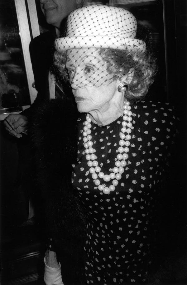 Bette Davis arriving for STEEL MAGNOLIAS at the Lucille Lortel. By the end of the per Photo