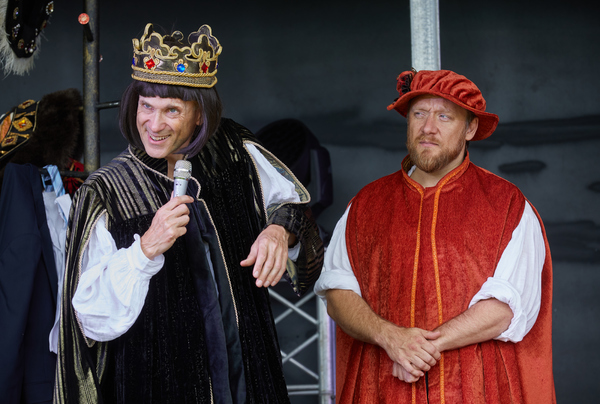 Photo Flash: HORRIBLE HISTORIES: BARMY BRITAIN Opens at Henley's Car Park Party Image