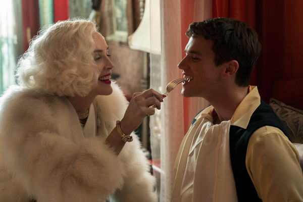 Photo Flash: Get a First Look at Cynthia Nixon, Sarah Paulson, & More in Ryan Murphy's New Netflix Series RATCHED Image