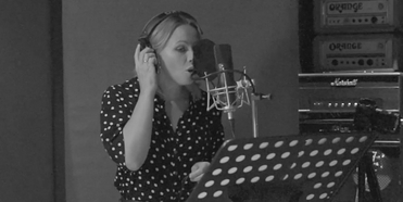 VIDEO: Kimberley Walsh Sings 'Outta My Hands' From SLEEPLESS Photo