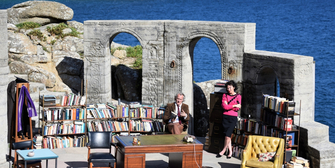 BWW REVIEW: EDUCATING RITA, The Minack Theatre Photo
