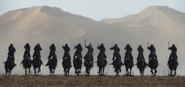 Disney's MULAN

Bori Khan (Jason Scott Lee) and his troops

Photo: Film Frame

© 201 Photo