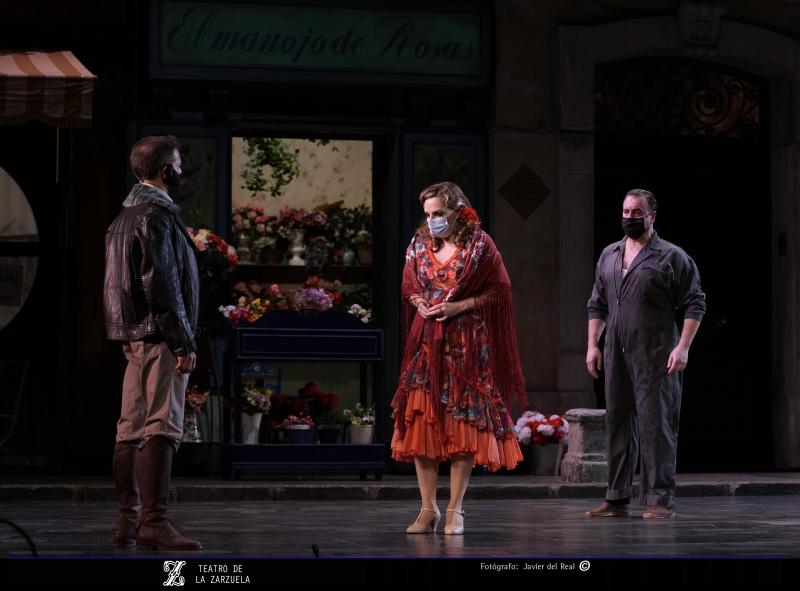 Ruth Iniesta, Sylvia Parejo y Ángel Ruiz en LA DEL MANOJO DE ROSAS en el Teatro de la Zarzuela  Image