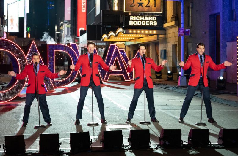 Photo Flash: Casts of MEAN GIRLS, AIN'T TOO PROUD, JAGGED LITTLE PILL, JERSEY BOYS, CHICAGO, DIANA: THE MUSICAL and RENT Unite for ONE NIGHT ONLY: THE BEST OF BROADWAY Image