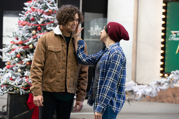 Photo Flash: The Casts of JAGGED LITTLE PILL, HAMILTON, MEAN GIRLS, and AIN'T TOO PROUD Perform at the MACY'S THANKSGIVING DAY PARADE Image
