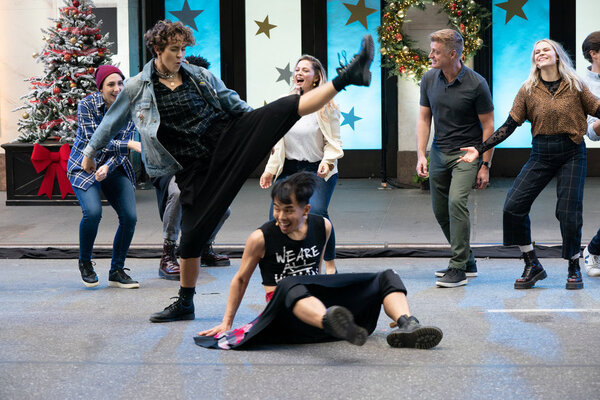 Photo Flash: The Casts of JAGGED LITTLE PILL, HAMILTON, MEAN GIRLS, and AIN'T TOO PROUD Perform at the MACY'S THANKSGIVING DAY PARADE  Image