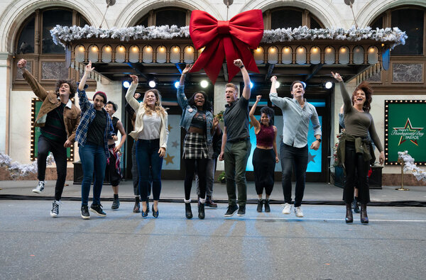 Photo Flash: The Casts of JAGGED LITTLE PILL, HAMILTON, MEAN GIRLS, and AIN'T TOO PROUD Perform at the MACY'S THANKSGIVING DAY PARADE 