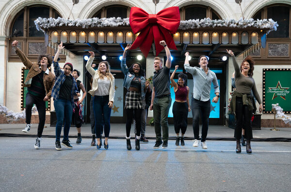 Photo Flash: The Casts of JAGGED LITTLE PILL, HAMILTON, MEAN GIRLS, and AIN'T TOO PROUD Perform at the MACY'S THANKSGIVING DAY PARADE  Image