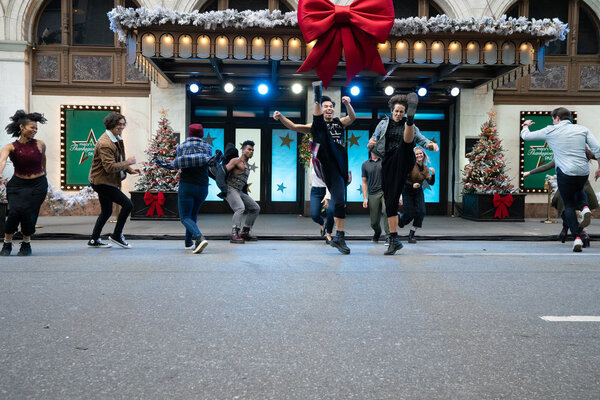 Photo Flash: The Casts of JAGGED LITTLE PILL, HAMILTON, MEAN GIRLS, and AIN'T TOO PROUD Perform at the MACY'S THANKSGIVING DAY PARADE Image