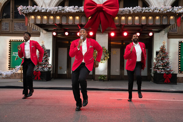 Photo Flash: The Casts of JAGGED LITTLE PILL, HAMILTON, MEAN GIRLS, and AIN'T TOO PROUD Perform at the MACY'S THANKSGIVING DAY PARADE Image