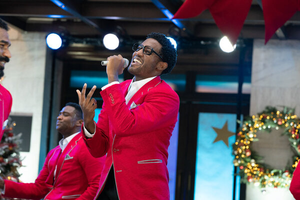 Photo Flash: The Casts of JAGGED LITTLE PILL, HAMILTON, MEAN GIRLS, and AIN'T TOO PROUD Perform at the MACY'S THANKSGIVING DAY PARADE Image