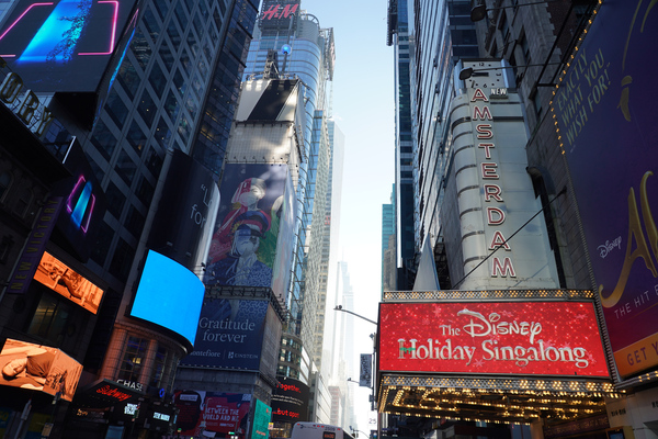 Photo Flash: First Look at Reunited Disney Casts in The Disney Holiday Singalong! 