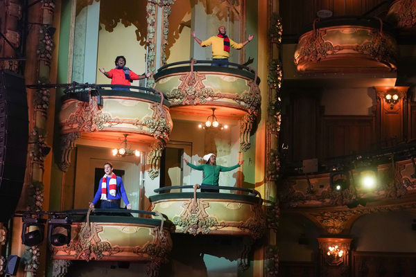 Photo Flash: First Look at Reunited Disney Casts in The Disney Holiday Singalong! Image