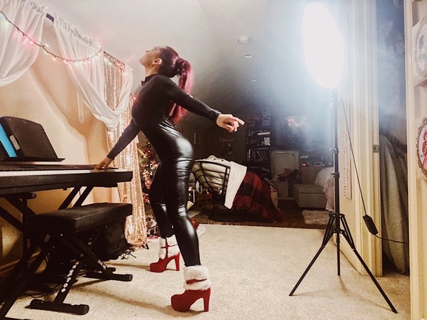 Photo Flash: Go Behind the Screens of RENT on Smule Image