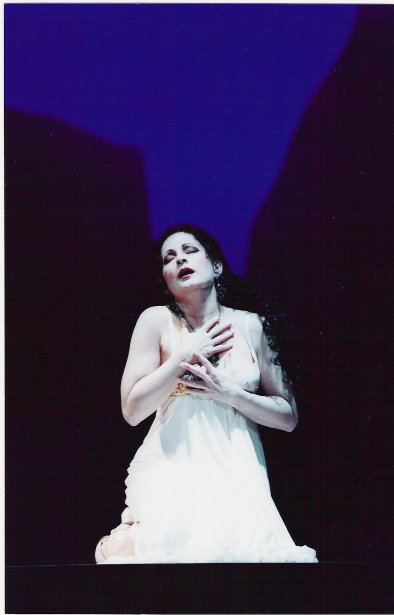 Interview: At Home With Janice Hall Image