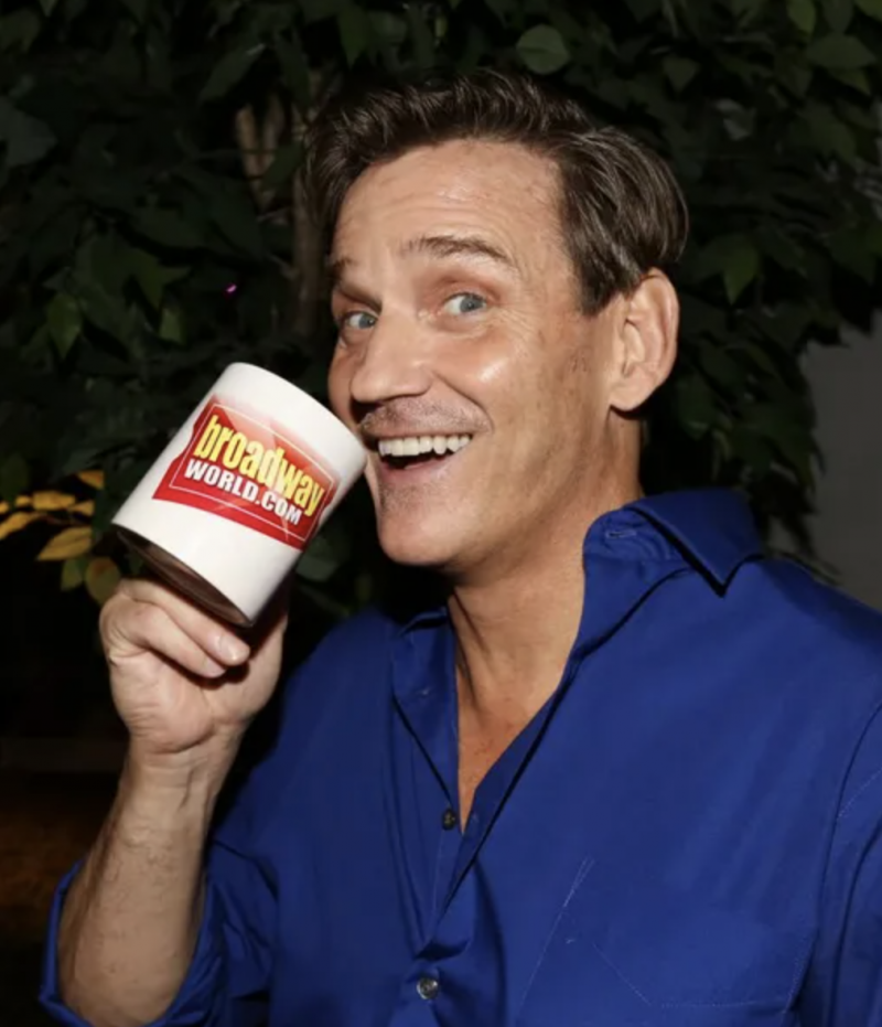 Wake Up With BWW 1/27: The Broadway League Offers Help With Vaccination Efforts, and More! Image