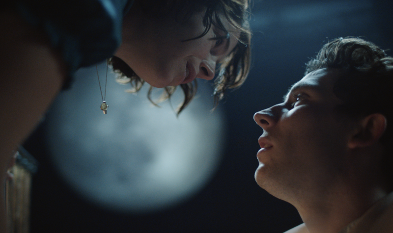 PHOTO: First Look at Josh O'Connor and Jessie Buckley In the National Theatre's ROMEO & JULIET Image