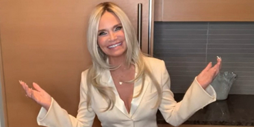 VIDEO: Kristin Chenoweth Remixes WICKED Tune 'Popular' in Honor of Vice President Kamala H Photo