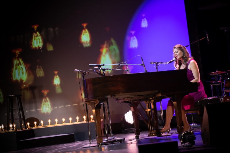 BWW Review: Fall in Love With Jake & Emily Speck in A.D. Players' A SPECK-TACULAR EVENING OF STORIES & SONGS 