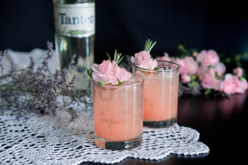 Colorful SPRING COCKTAIL RECIPES to Delight and Refresh 