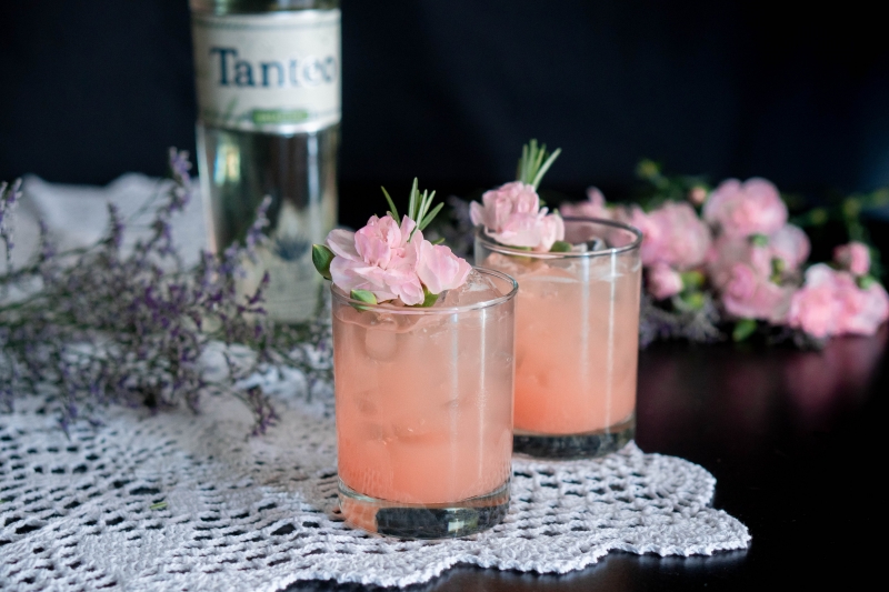 Colorful SPRING COCKTAIL RECIPES to Delight and Refresh Image
