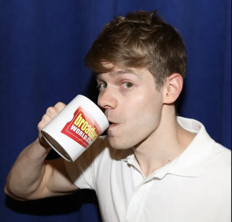 Wake Up With BWW 4/13: Lin-Manuel Miranda Helps Open Broadway Vaccination Site, and More! Image
