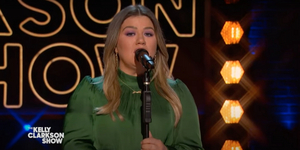 VIDEO: Kelly Clarkson Covers 'My Way'