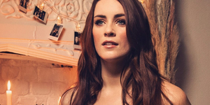 Lucie Jones Visits Backstage LIVE- Watch Now! Video