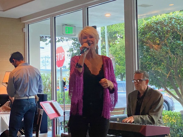 Photo Coverage: Marilyn Maye Goes Out To Dine And Winds Up Singing For Her Supper at Table 26 Image