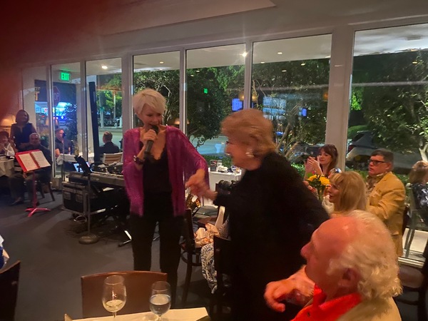 Photo Coverage: Marilyn Maye Goes Out To Dine And Winds Up Singing For Her Supper at Table 26 Image