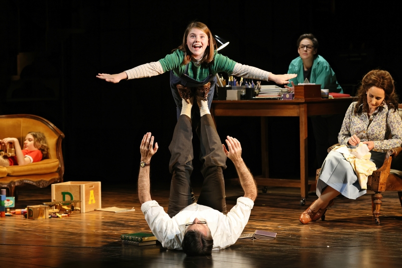 Review: The Musical Adaptation of Alison Bechdel's Graphic Memoir Comes To Life With Power And Poignancy In The Australian Premiere of FUN HOME 