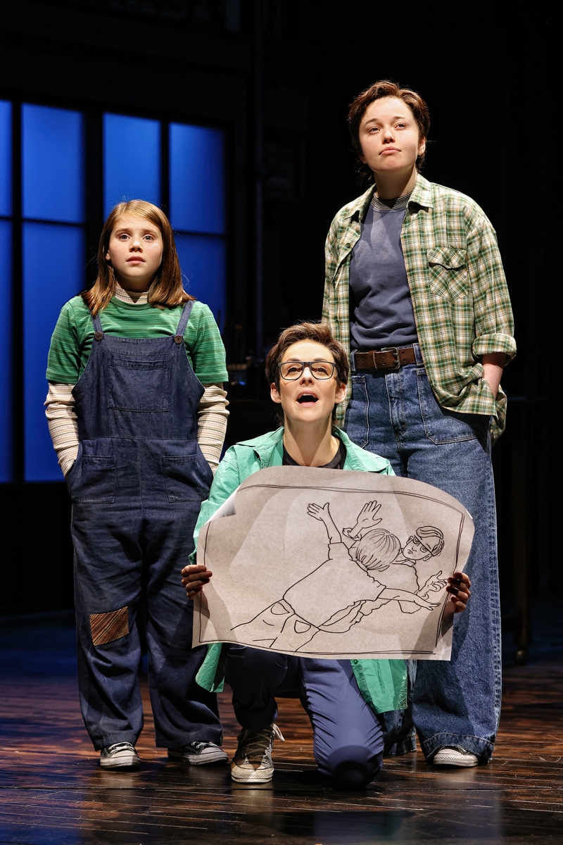 Review: The Musical Adaptation of Alison Bechdel's Graphic Memoir Comes To Life With Power And Poignancy In The Australian Premiere of FUN HOME Image