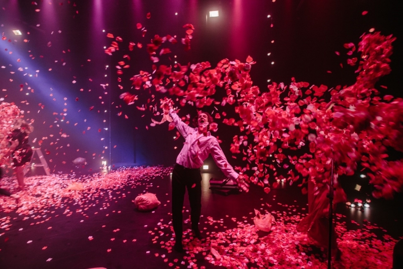 BWW REVIEW: Heartwarming, Hilarious, Harrowing and Heartbreaking But Ultimately Honest, I WANT TO KNOW WHAT LOVE IS Will Resonate Regardless Of Your Experience With Love 