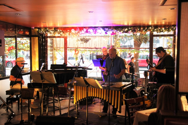 BWW Review: BILL HAYES AND THE JAZZ BANDITS Sweeten A Night Out At The West Bank Cafe 