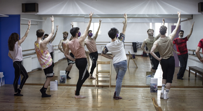 BWW INTERVIEWS: Hablamos con el equipo de LAS CHICAS DEL CORO Image
